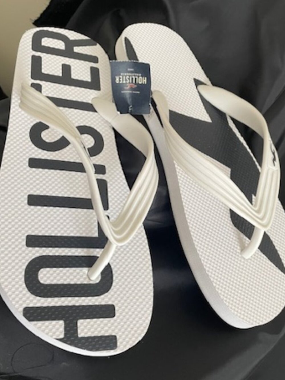 Hollister Flip Flops - NWT -White/black Sz L/XL